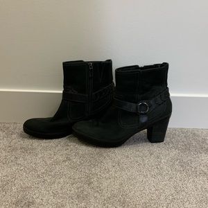 Like new Clark’s leather booties.  Size 11.